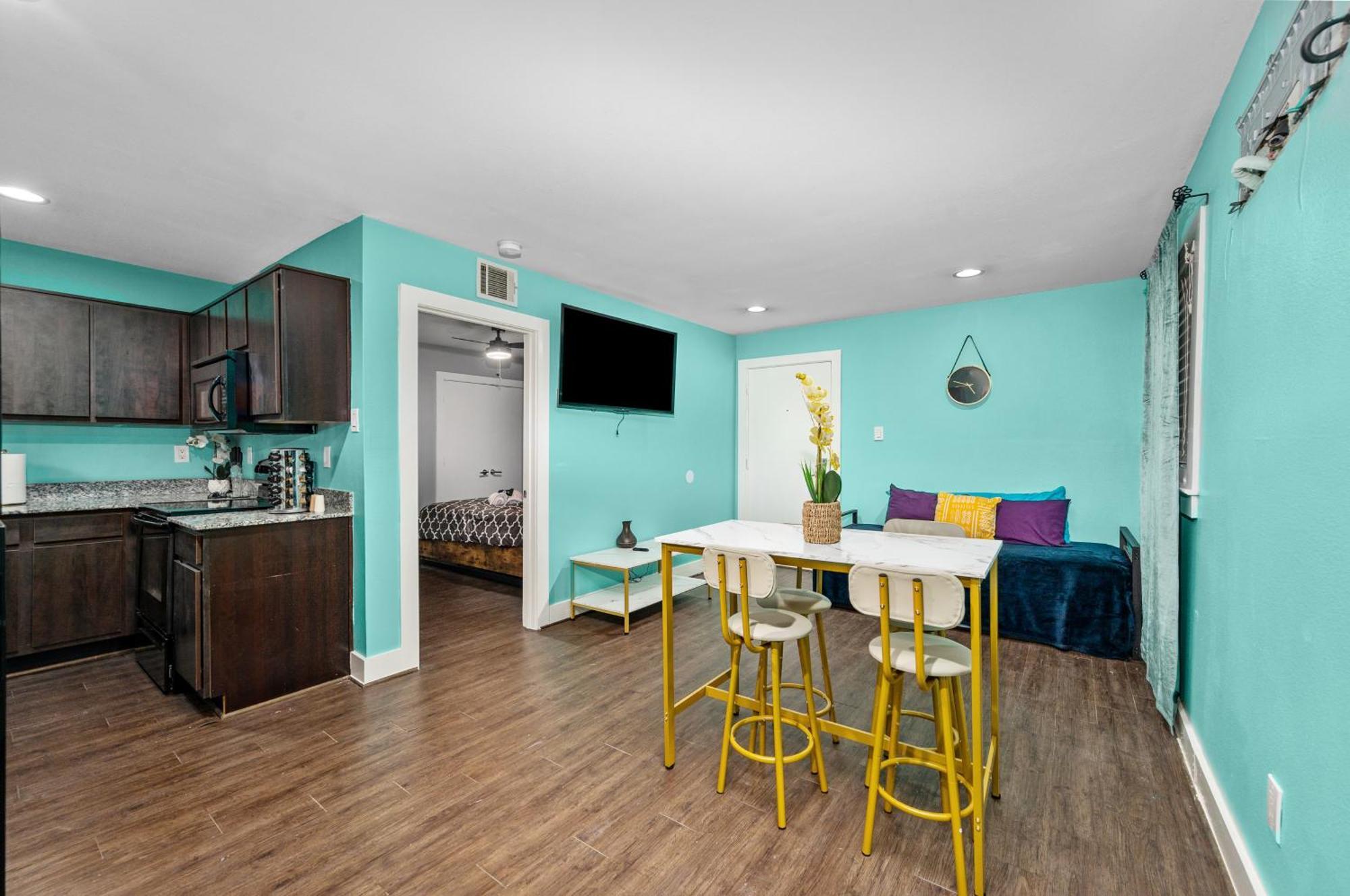 1br With Fully Equipped Kitchen Close To Major Attractions Apartment Houston